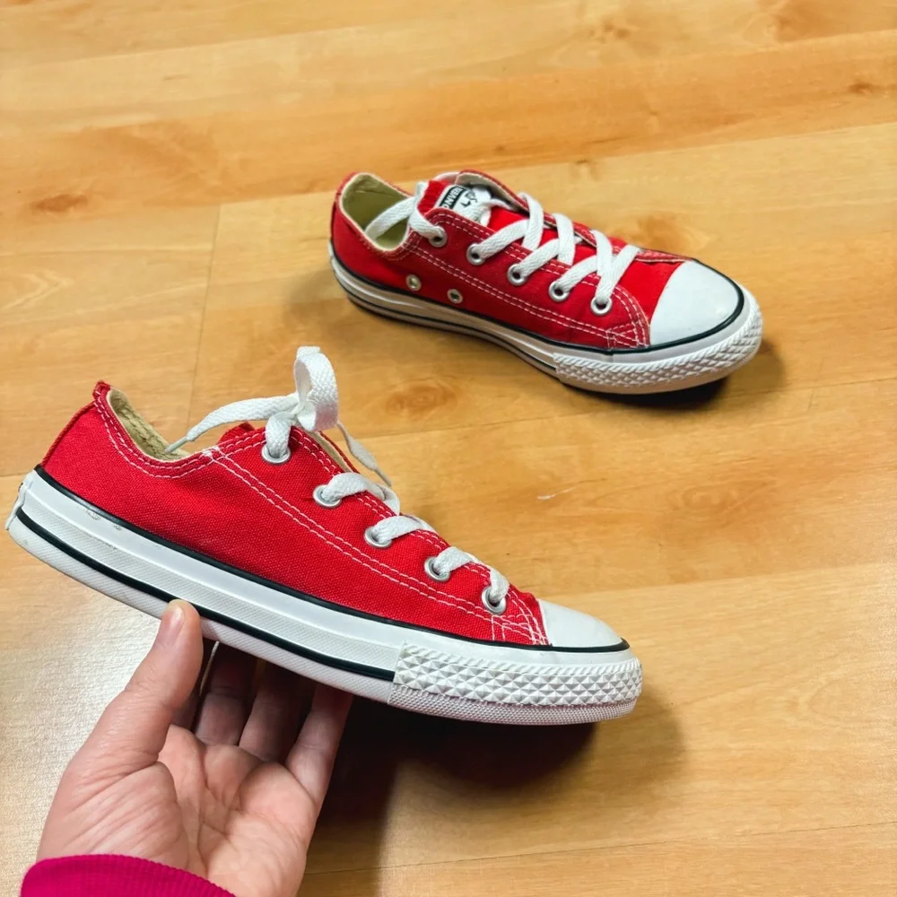 Converse Red Chuck Taylor All Star Classic Low Top Sneakers Unisex Kids Size 1.5